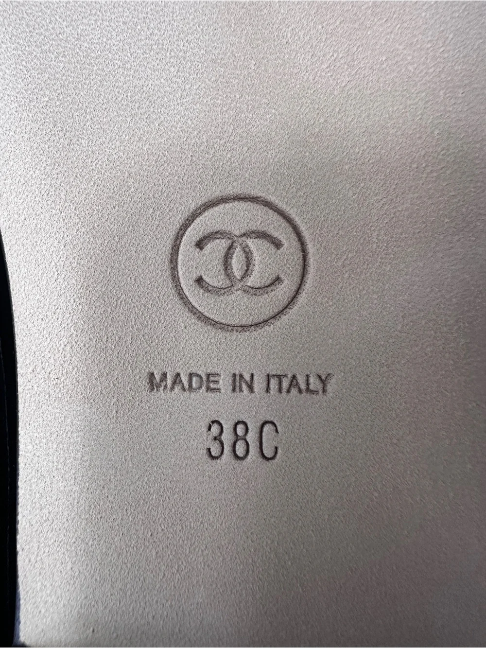 NEW 2026 CHANEL BLACK PATENT LEATHER WHITE CC LOGO CAPTOE BALLET FLATS size 38C